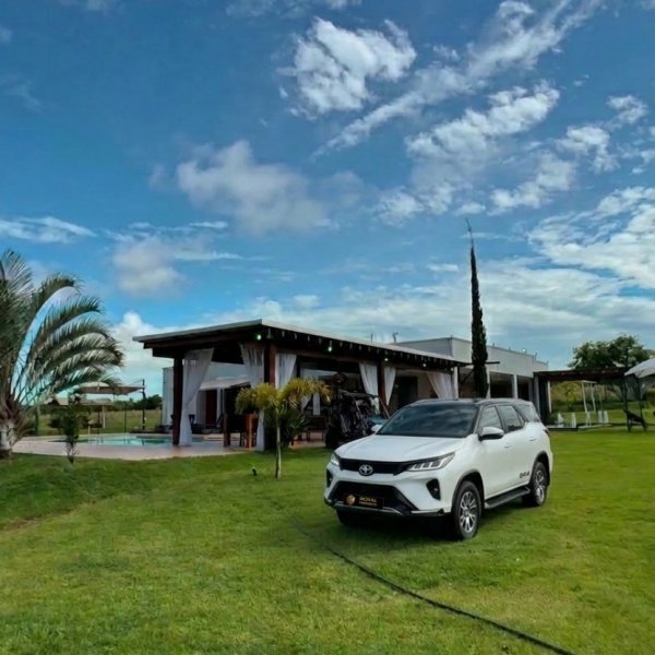 CHÁCARA 4 SUÍTES + TOYOTA SW4 2025 OU 985K NO PIX!